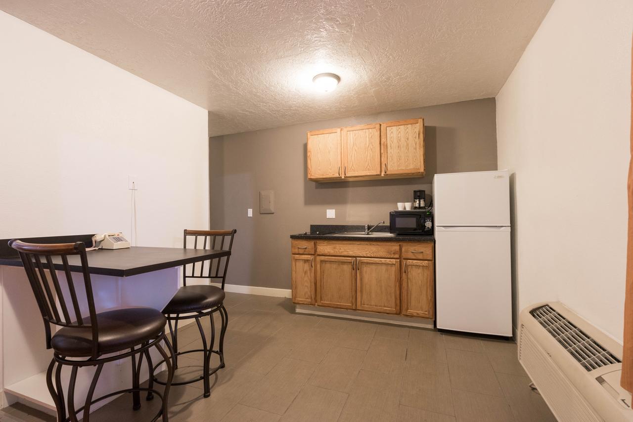 Little Suites Provo Extended Stay Extérieur photo